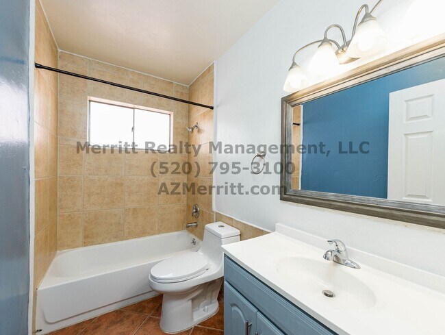 Building Photo - Sam Hughes 4 bedroom, 3 bath home with was...