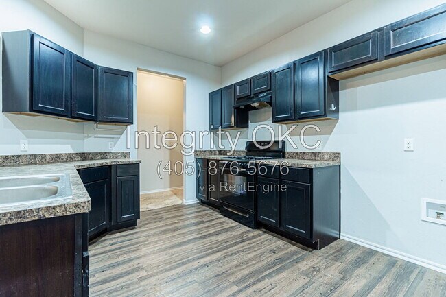 Building Photo - 13233 Bridgewater Dr