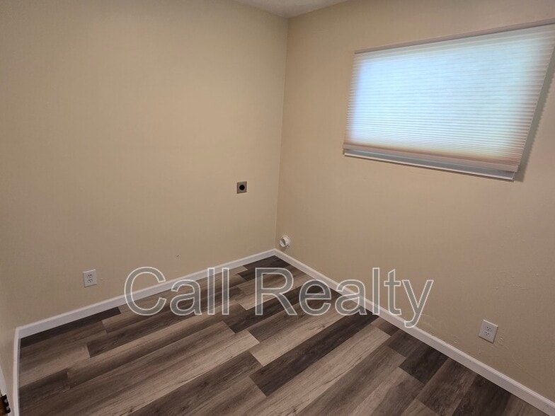 Building Photo - 7610 E S Riverway Ave