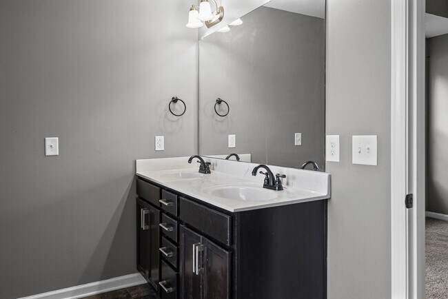 Building Photo - Pet Friendly Three Bedroom!