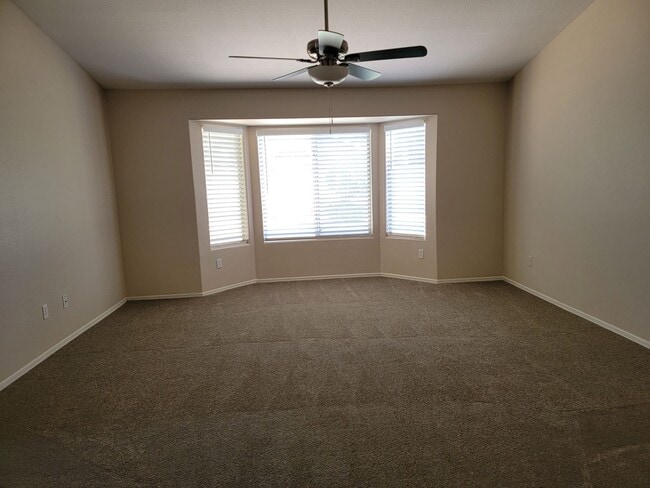 Building Photo - Updated 3 bed with 3-Garage in Bridlewood Subdivision