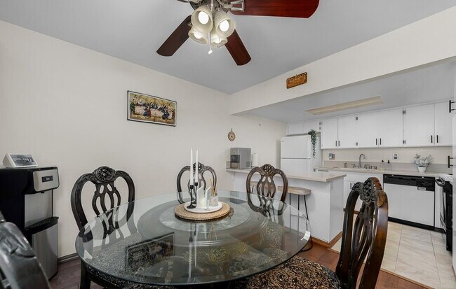Building Photo - Updated 2 BR 1 BA Condo w/ Private Patio!