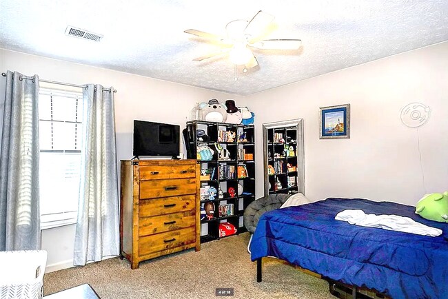 Building Photo - 449 N Donahue Dr