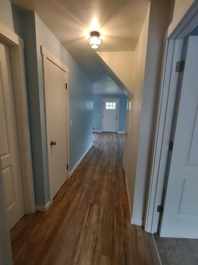 Building Photo - Located 1 block from Ocean Shores. 3bd 2ba & attached garage