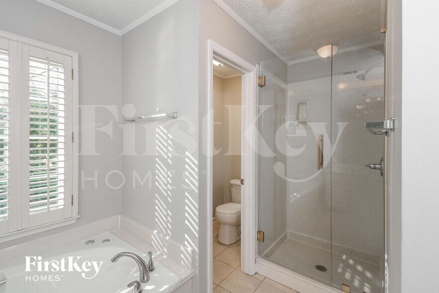 Building Photo - 3601 Robinson Walk Dr