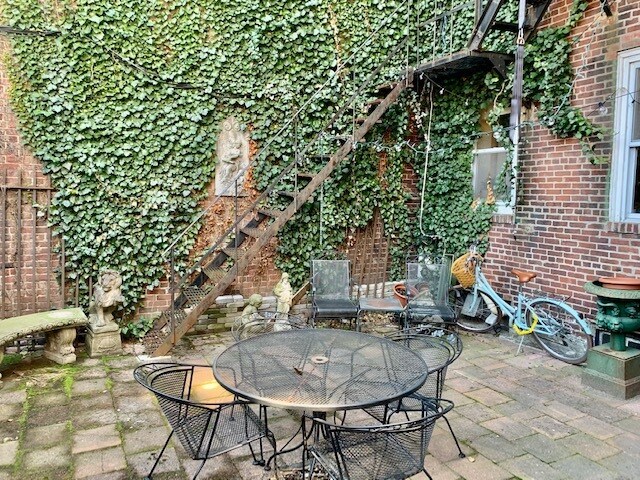 Building Photo - 93 Endicott St