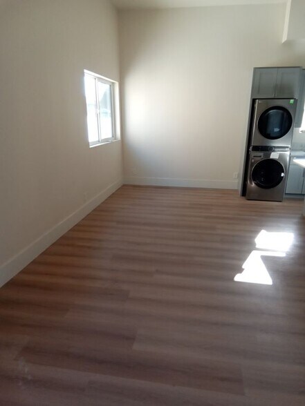 Building Photo - 1164 E Adams Blvd