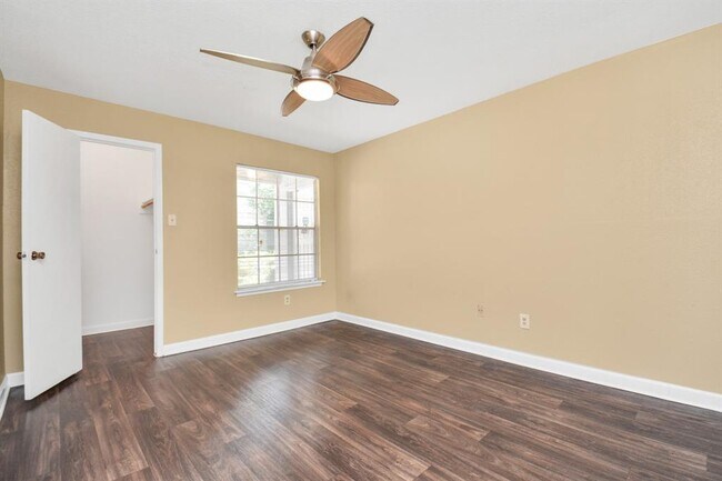 Building Photo - 7400 Bellerive Dr