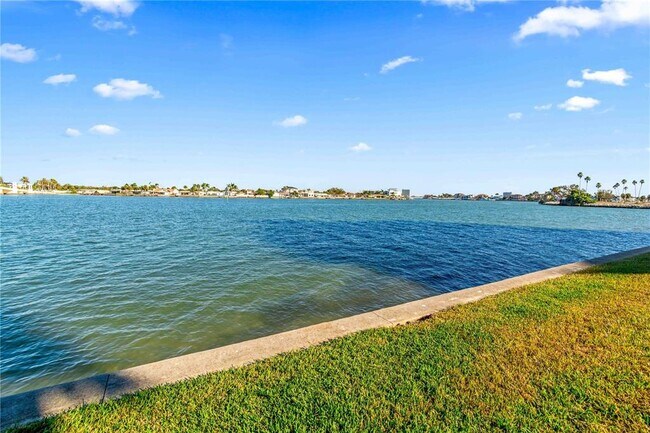 Building Photo - 500 Treasure Island Causeway