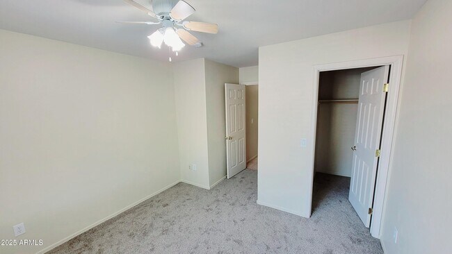Building Photo - 11253 W Davis Ln