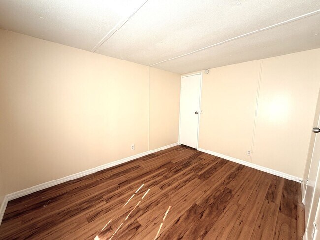 Building Photo - FIRST MONTH'S RENT FREE! 2/1.5 IN SPRINGWO...