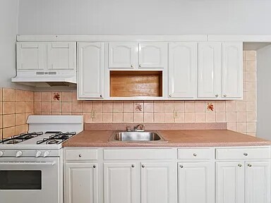 Building Photo - 5706 Delancey St