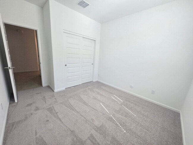 Building Photo - 3 Bedroom 2 Bathroom BELLA VISTA FARMS PRE...