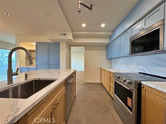 Building Photo - 230 S Catalina Ave