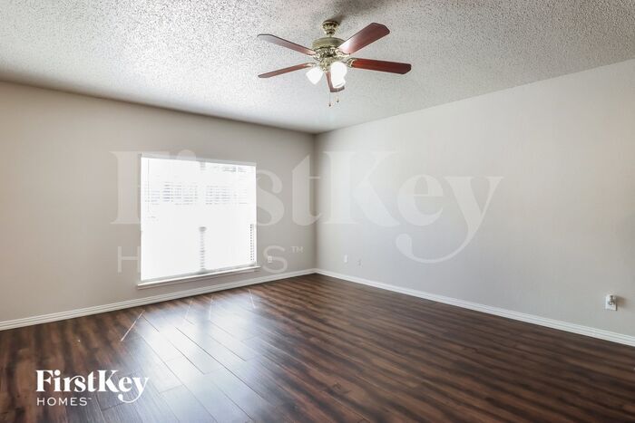 Building Photo - 205 Cedar Ridge Dr