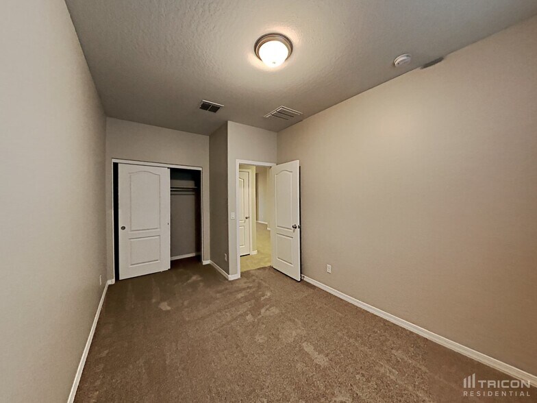Building Photo - 40008 W Pryor Ln