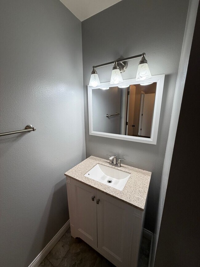 Building Photo - 3 Bedroom Single Story Home Available Near Louisiana Blvd NE & Candelaria Rd NE!