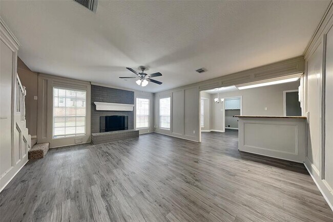 Building Photo - 11942 Hillbrook Dr