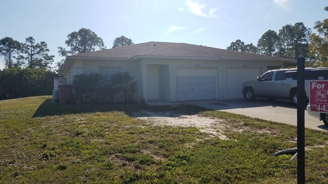 Building Photo - Duplex 3/2 w/ Garage