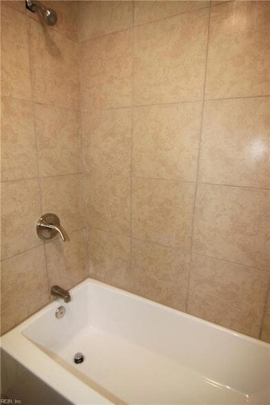 Building Photo - 1744 N Lakeland Dr