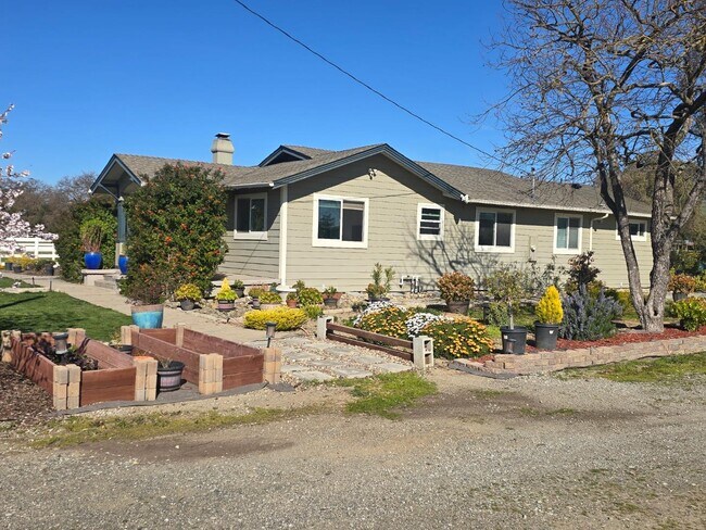 Building Photo - 2015 Trumar Ln