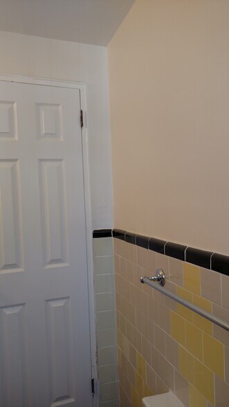 Bathroom wall and door - 29 Carolyn Ter