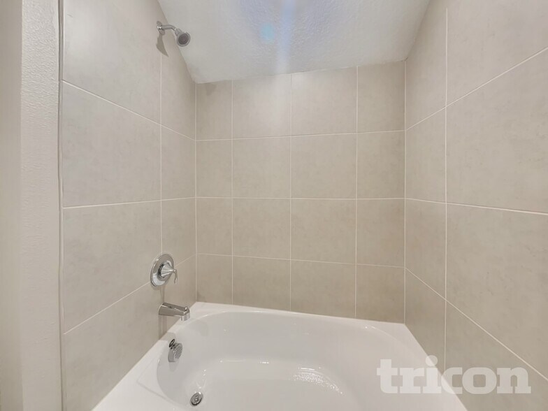 Building Photo - 743 Honeyrock St