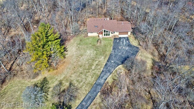 Building Photo - 5307 Metamora Rd