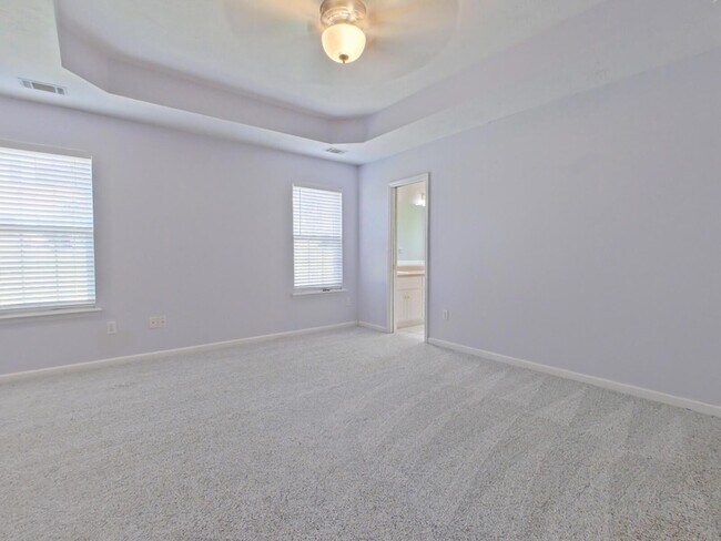 Building Photo - 304 Farmington Dr