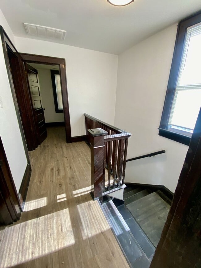 Building Photo - Riverview 2 bedroom 1 bath
