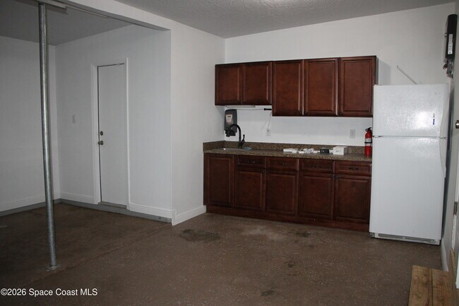 Building Photo - 904 Kensington Dr