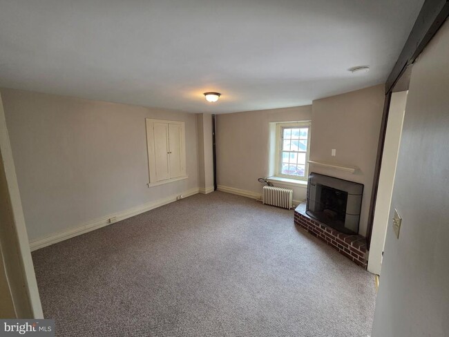 Building Photo - 2022 E Main St