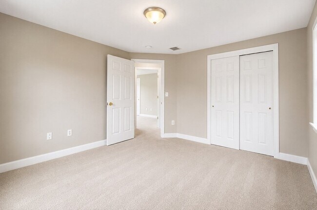 Building Photo - 30-32 Harriet Thayer Avenue Unit 1
