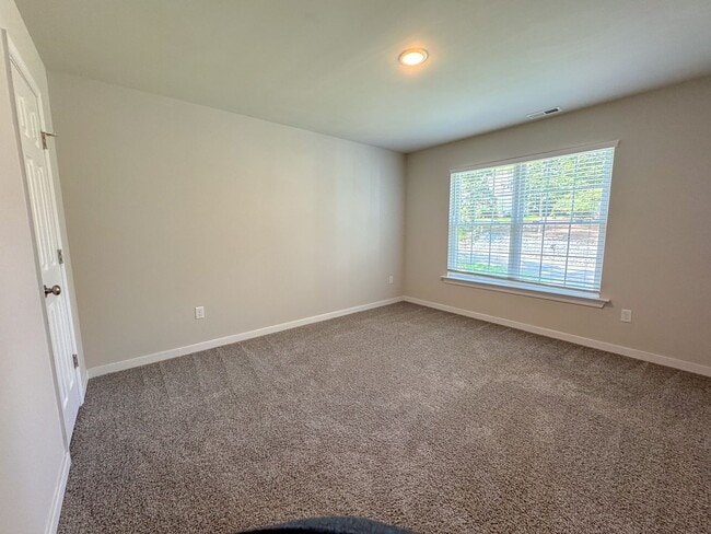 Building Photo - 4Bed/2.5Bath Lake Monticello Rental