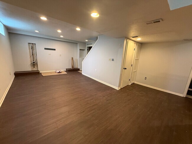 Building Photo - 5990 Rings Rd