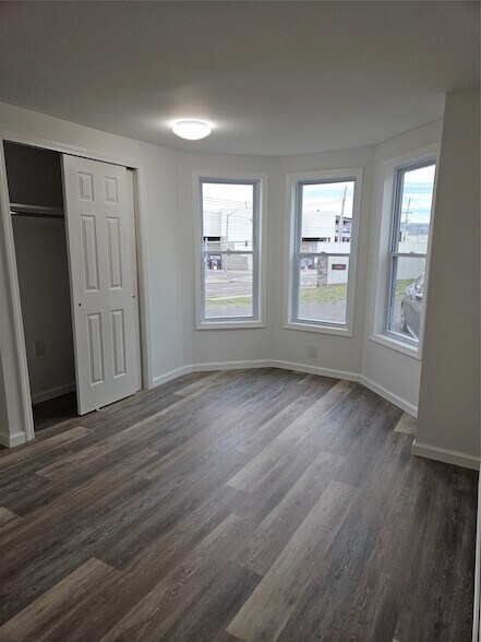 Building Photo - 120 Henry St