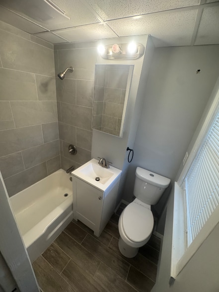 Building Photo - 30 Metacomet Ave