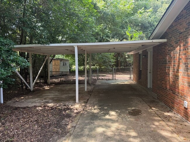 Building Photo - 6319 Pinebrook Dr