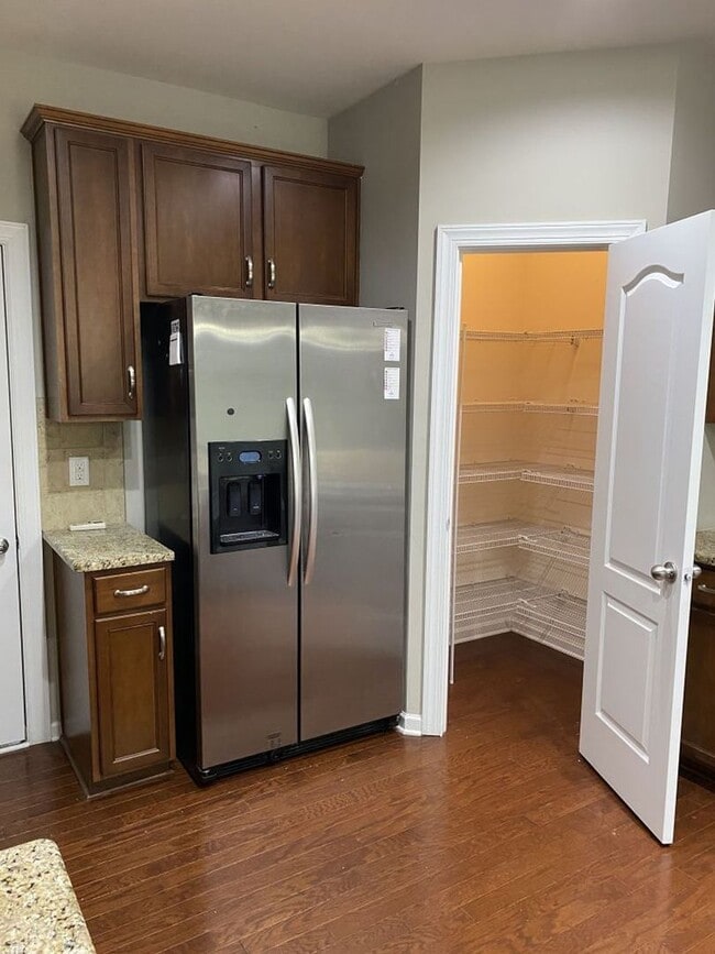Building Photo - Great 2 Story 3 Bedroom Townhome in Stone ...