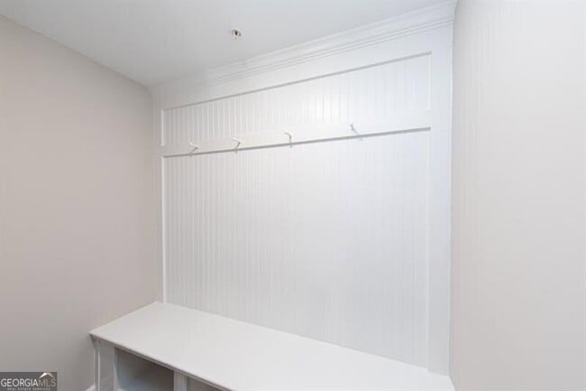 Building Photo - 272 Commons Ave