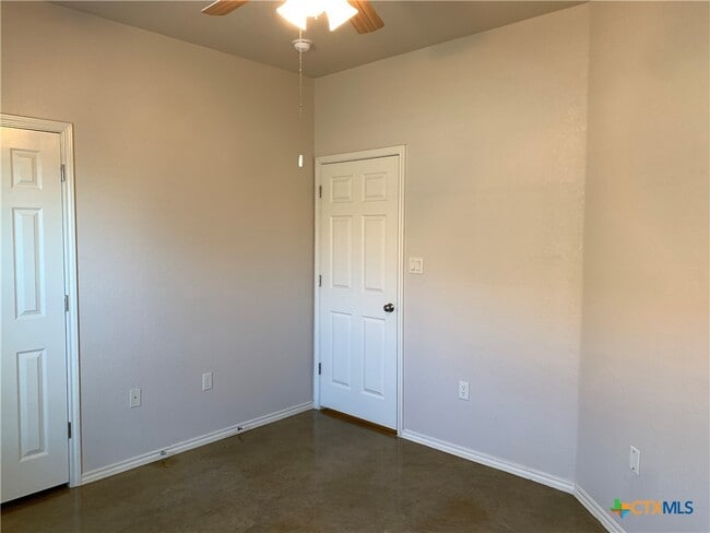 Building Photo - 235 Anne Louise Dr