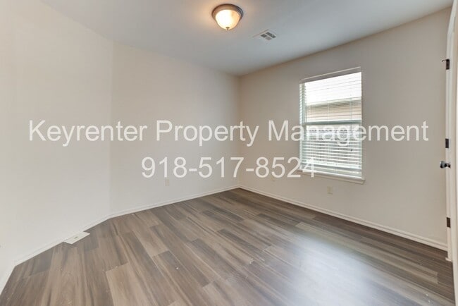 Building Photo - 3 Bed | Bath in Broken Arrow!