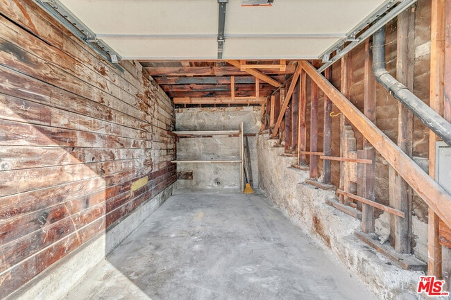 Building Photo - 854 Hyperion Ave