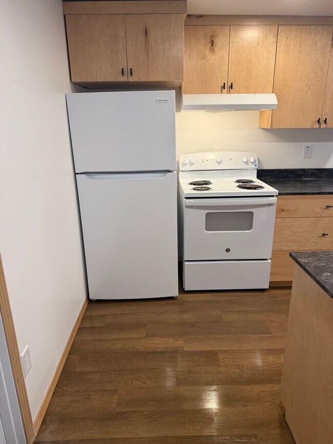 Building Photo - Swisshome