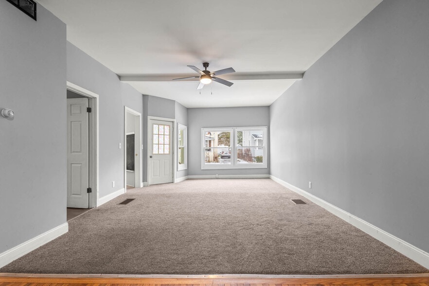 Building Photo - 208 S Swan St