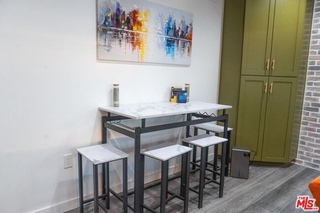 Building Photo - 1933 1/2 Lemoyne St