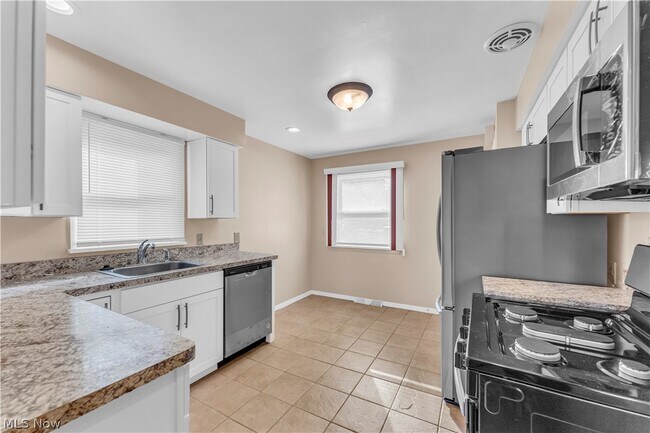 Building Photo - 9716 Alexander Rd