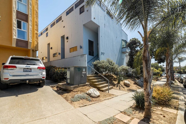 Building Photo - 357 Playa Del Sur St