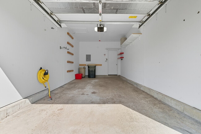 Building Photo - 519 Woodcrest Dr