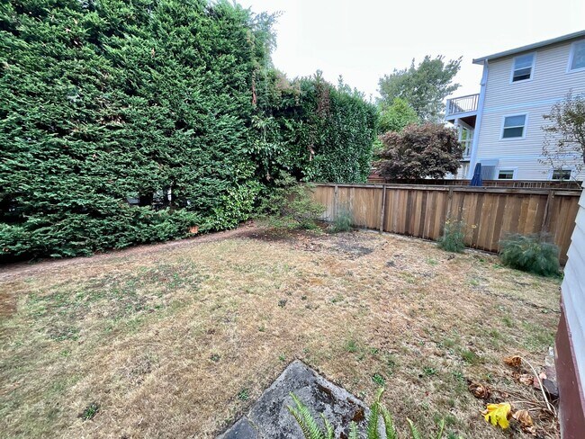 Building Photo - $500 Move In Special - Beautiful 3-bedroom...